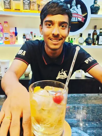 A student from our Pune academy with a fruit cocktail he prepared during a hands-on session.