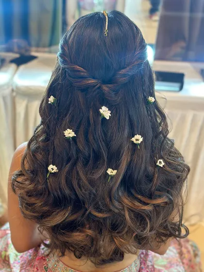 A beautiful and soft hairstyle, perfect for a daytime wedding function or a romantic event.