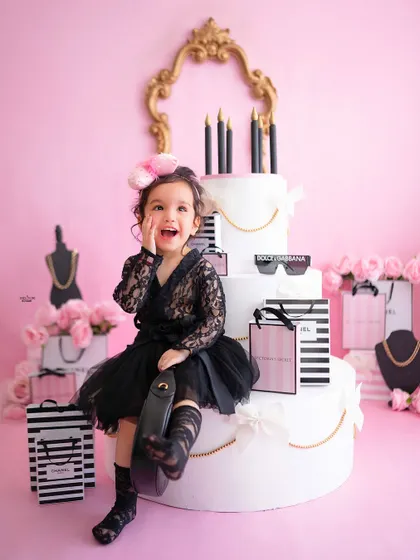 A joyful, laughing pose from this little model. Her happiness is absolutely infectious.