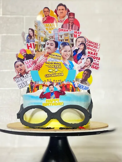 A close-up on the edible glasses and detailed toppers of our Tarak Mehta cake.