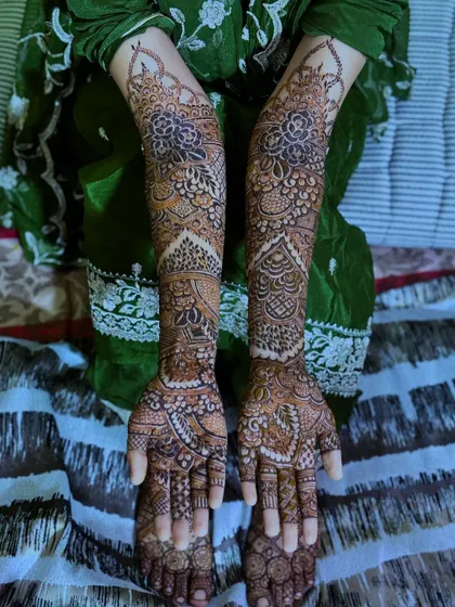 A complete bridal look with matching designs on the hands, arms, and feet, ensuring the bride looks perfect from every angle.
