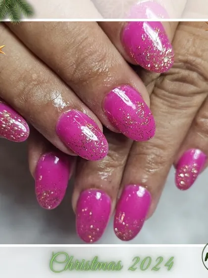 Getting into the Christmas spirit with this festive magenta and gold glitter set. A simple yet glamorous look for the holiday season.