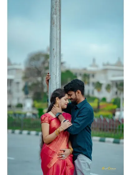 A romantic pose by a lamppost with the Vidhana Soudha as a backdrop. The couple's connection is the focus in this classic urban pre-wedding shot.