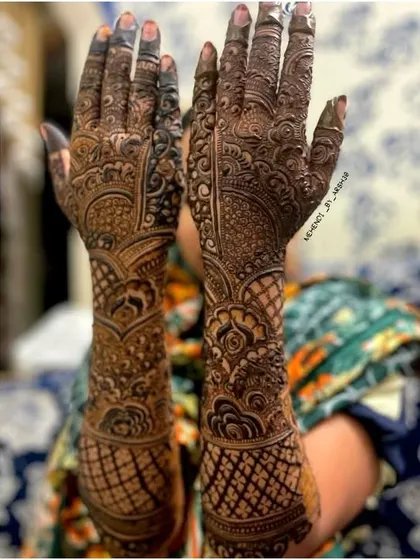 A different pose showing the same bridal henna.