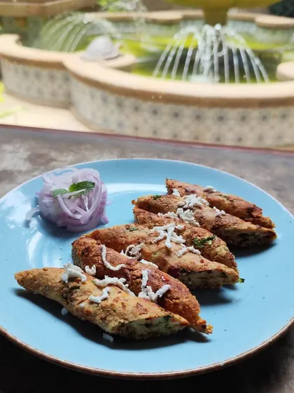 Indulge in the succulent flavours of my Paneer Kaju Seekh. It's an irresistible blend of soft paneer and rich cashews, grilled to perfection in the tandoor.