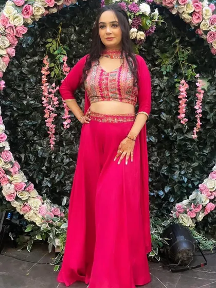 This client looks stunning in a bright pink palazzo suit with an embroidered crop top and jacket. It’s a modern and comfortable rental outfit for a mehendi or sangeet.