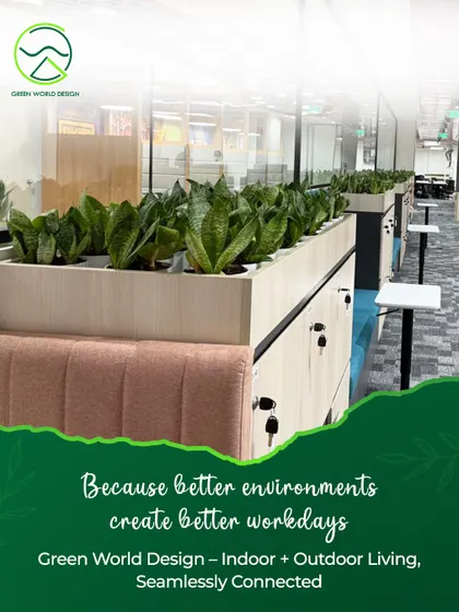 Planters integrated into workstations at the Prudential office. This approach ensures that the benefits of biophilia, such as improved air quality and reduced stress, are distributed throughout the workspace, creating better workdays for every employee.