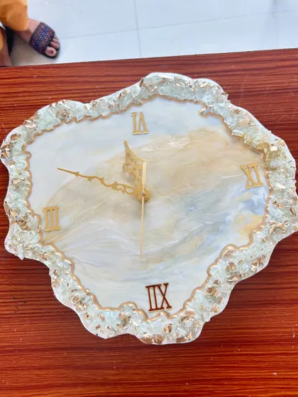 A delicate and elegant geode clock in white and gold, with a crystalline edge. This piece shows the sophisticated results possible in our workshops.