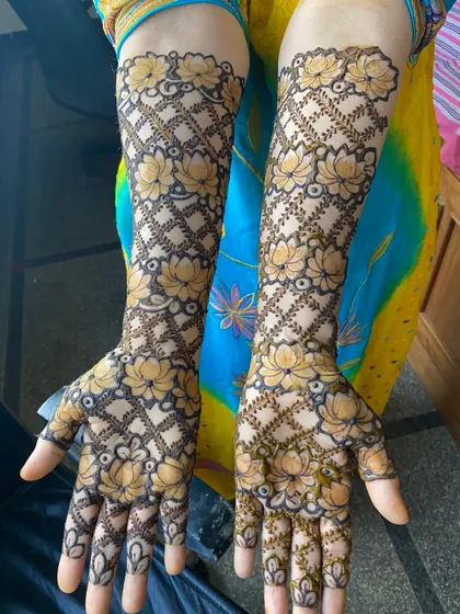 A new design I created featuring lotus flowers and a delicate net pattern. The lotus is a beautiful symbol in Indian weddings, and I love incorporating it into my bridal work.