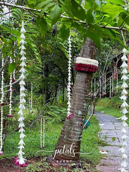 A duplicate image of the whimsical and beautiful floral streamers.