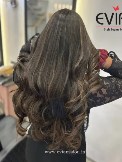 Another shot of this beautiful highlight work, showing the thickness and health of the hair. Using Olaplex during the service is key to maintaining hair integrity.