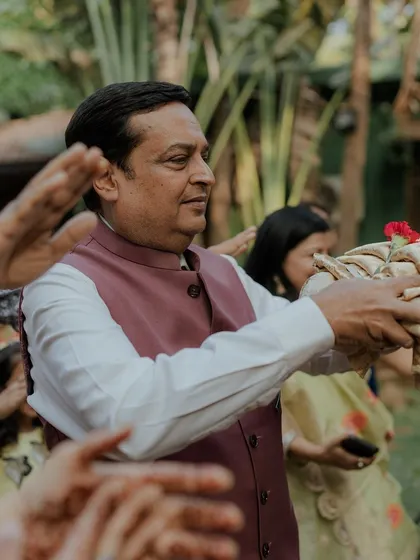 The maternal uncle presenting gifts to the family, a key moment in the Bhaat ceremony.
