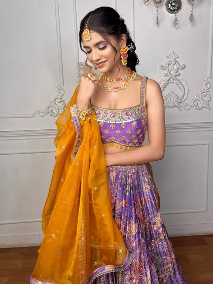 The 'Khushnuma' glow in a still frame. This shot captures the radiant skin, the unique purple haze under-eye, and the messy braid that defines this mehendi look.