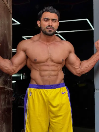 Another pose, showing the V-taper.