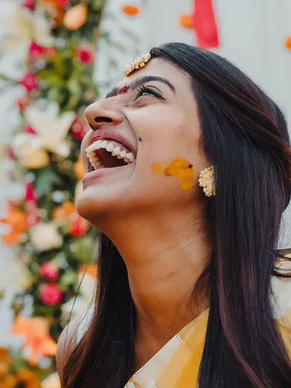A moment of pure, unadulterated laughter from the bride during her Haldi ceremony.
