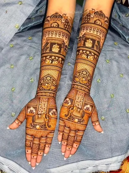 This design is filled with majestic elephants seated in ornate palanquins (howdahs), giving it a very royal and grand feel.