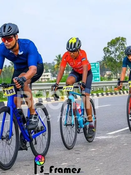 Three U-18 riders, battling it out for position.