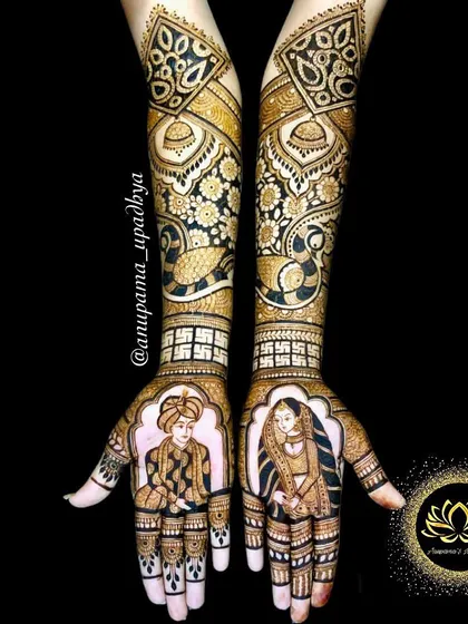 A beautiful bridal creation with classic figures. The palms feature a Raja and Rani, while the arms are decorated with traditional motifs and auspicious swastika symbols.