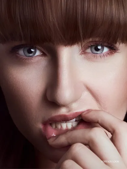 A perfect commercial beauty shot is a technical challenge I love. The lighting is designed to be flawless, making the skin look perfect while keeping the details sharp. For me, the focus is always on the eyes and the product.