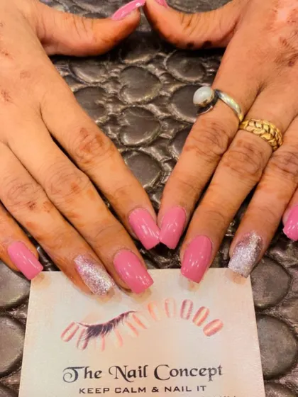 A soft and pretty set of pink square nails. The ring fingers are accented with a full coat of silver glitter, adding a touch of sparkle to the look.