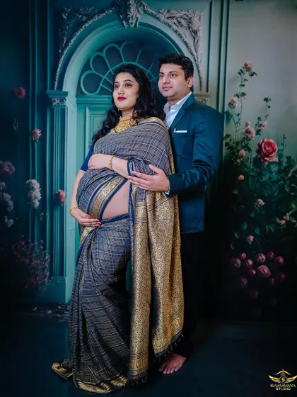 An identical shot to 135, this pose is a classic for showcasing the couple's unity and the beautiful baby bump.