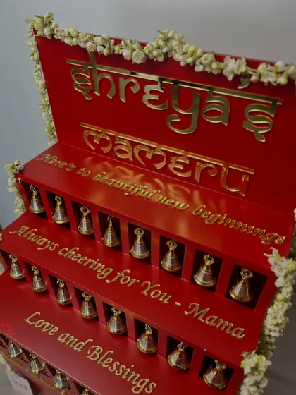 Another detail shot of the gold inscriptions, conveying love and blessings for the bride's new beginnings from her maternal family.