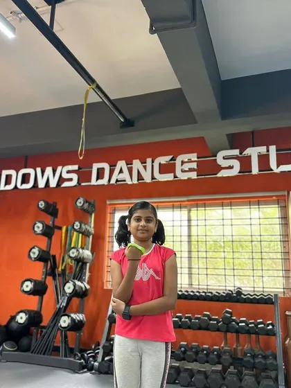 Vinati won the green 'Shadows WOW' wristband for her top performance in the basic level. Congratulations.