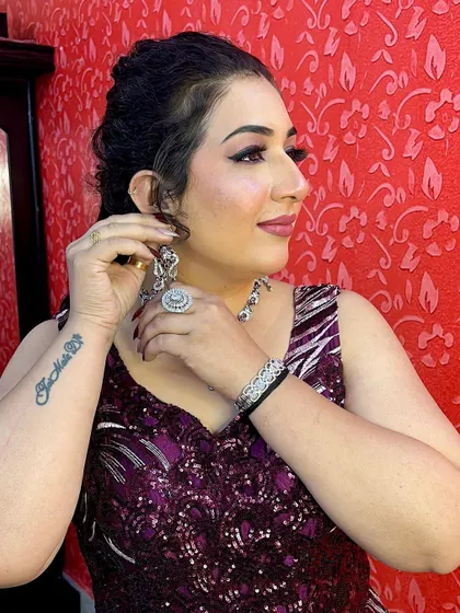 Details matter. This shot shows the elegant earrings and bracelet that were paired with the purple gown.