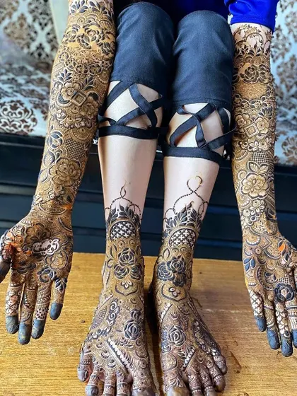 The complete bridal package. This photo shows the continuity of the design from the hands all the way down to the feet, creating a stunning and cohesive floral theme for the bride.