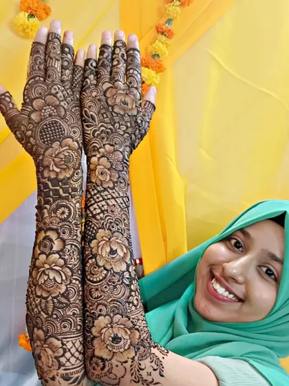 A close up of Sara's stunning bridal henna. The details of the roses and the intricate filler patterns are what make this design so special.