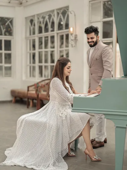 A classic romance story told with a piano as our centerpiece. This studio setup in Delhi NCR shows how we can create an elegant and timeless atmosphere using props and soft lighting to frame your connection.