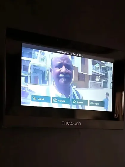 This is the view from the indoor monitor when a visitor rings the doorbell. You get a clear image and options to unlock, capture a photo, answer, or reject the call.