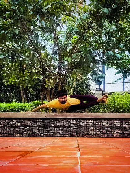 Taking my practice outdoors with an arm balance that mimics the form of a grasshopper. This pose, Parsva Bhuja Dandasana, requires twisting, core strength, and balance, connecting me with the nature around me.