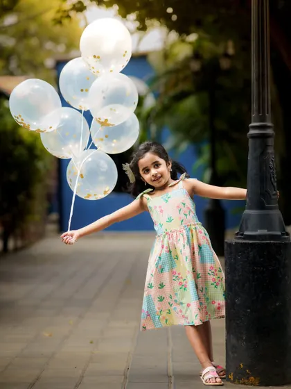 A happy girl with her confetti balloons. Outdoor cityscapes can also provide a great backdrop for a fun and modern photoshoot.