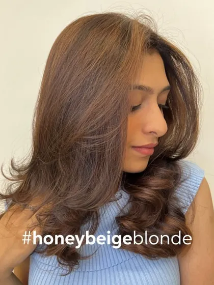 The final Honey Beige Blonde result. A sophisticated, natural blonde look that avoids harsh lightening, perfect for brunette clients.