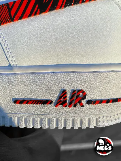 A macro shot of the "AIR" logo on the midsole, which we filled in with the matching MotoGP pattern.