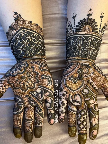 A striking 3D bridal design where the use of negative space and shading creates depth and makes the patterns stand out.