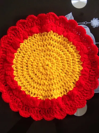 Another round table mat design in yellow and red.