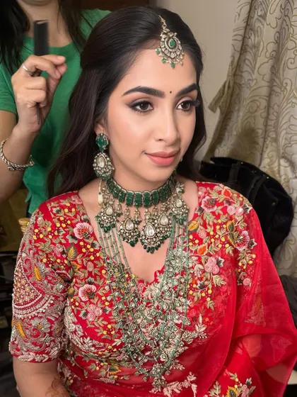 A behind-the-scenes glimpse of the final touches for this stunning reception look.