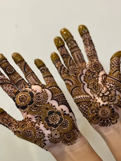 What you leave in the care of Allah is never lost. This is a beautiful, full-hand floral design with fresh henna paste.