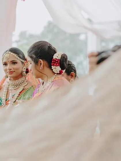 A glimpse of the bride during the ceremony. The focus is on her expressive eyes, which we accentuated with a classic liner and subtle shadow.