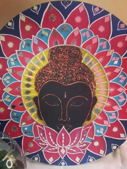 Another shot of the Buddha Lippan art, focusing on the serene expression and textured hair.