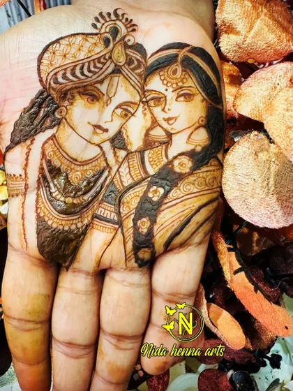 For brides who want a divine touch, I specialize in mythological figures. This intricate portrait of Radha and Krishna showcases the deep shading and detail I use to bring these beloved figures to life.