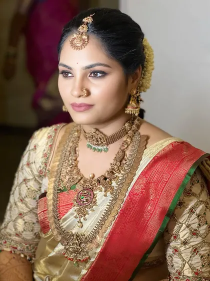 Learn to create a look that is both traditional and contemporary. The defined, winged eyeliner adds a modern touch to this otherwise classic South Indian bridal look, a technique that many brides request.