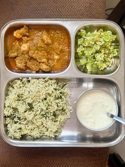 A repeat of the balanced meal with dill-flavored rice, chicken curry, sautéed snake gourd, and curd.