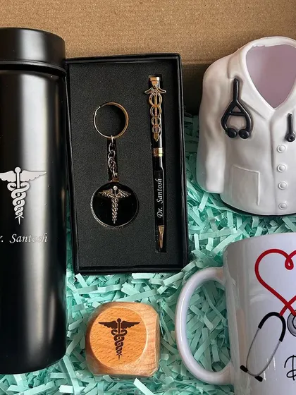 Here is the Doctor Combo 2.0, neatly packed in its gift box. It's a thoughtful and practical gift for any medical professional.