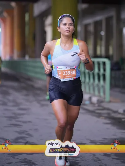 Maintaining pace and form under an overpass during the Bengaluru HM. Urban racing has its own unique challenges. My coaching prepares you for any race environment, so you can perform your best anywhere.
