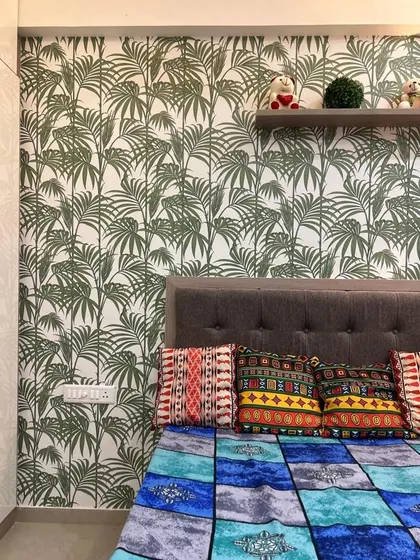 A closer look at the beautiful tropical wallpaper, which serves as a stunning accent wall and brings a touch of nature indoors.