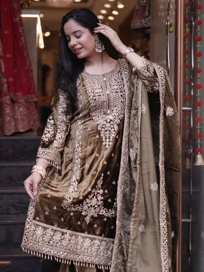 Velvet vibes and royal dreams! This luxurious brown velvet suit set is perfect for the grandest celebrations of the festive season.
