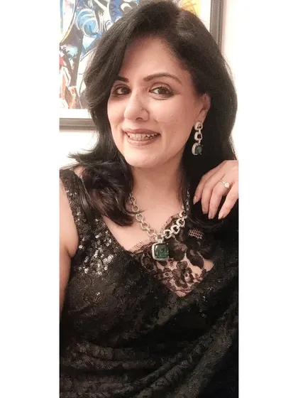 A close-up of the emerald jewelry set I wore with a black lace saree. The rich green of the emeralds provides a stunning contrast and adds a luxurious feel to the outfit.